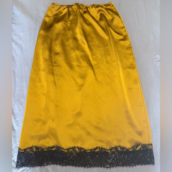 Victoria's Secret Skirt with Black Lace Detail - Picture 6 of 6